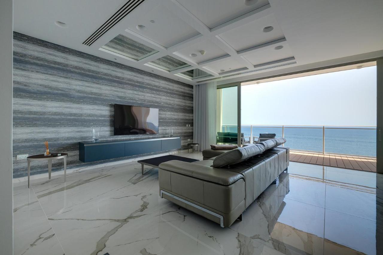 Super Luxury In Tigne Point, Amazing Sea Views Apartment Sliema