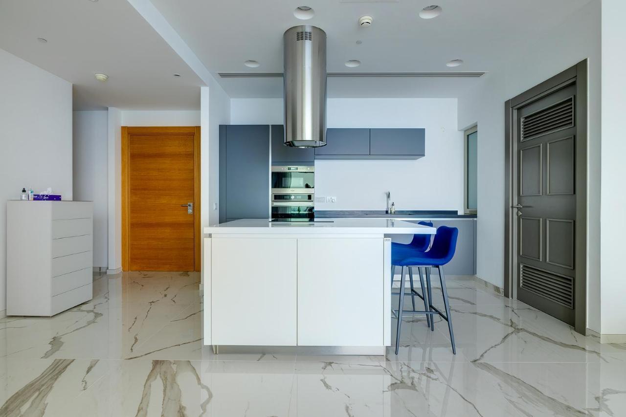 Apartment Super Luxury In Tigne Point, Amazing Sea Views Sliema