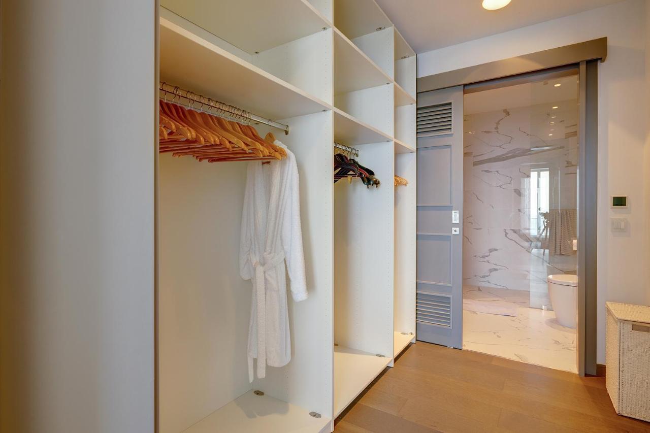 Apartment Super Luxury In Tigne Point, Amazing Sea Views Sliema