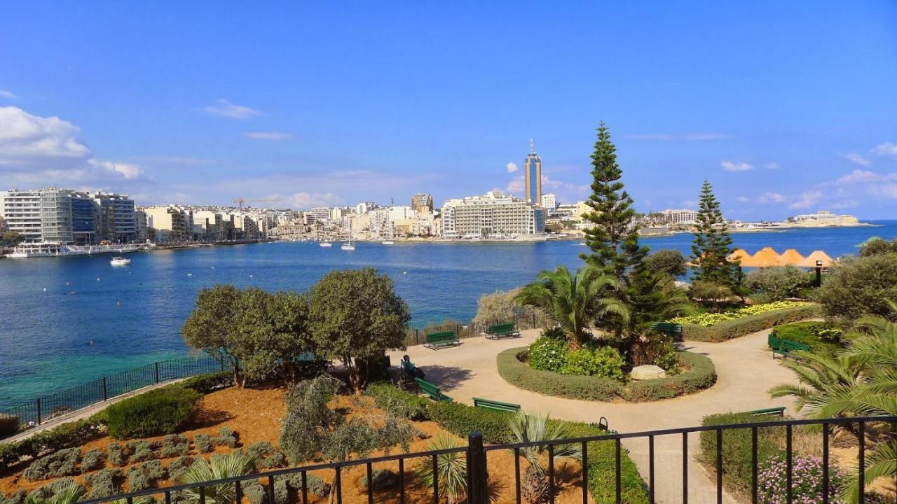 Super Luxury In Tigne Point, Amazing Sea Views Apartment Sliema