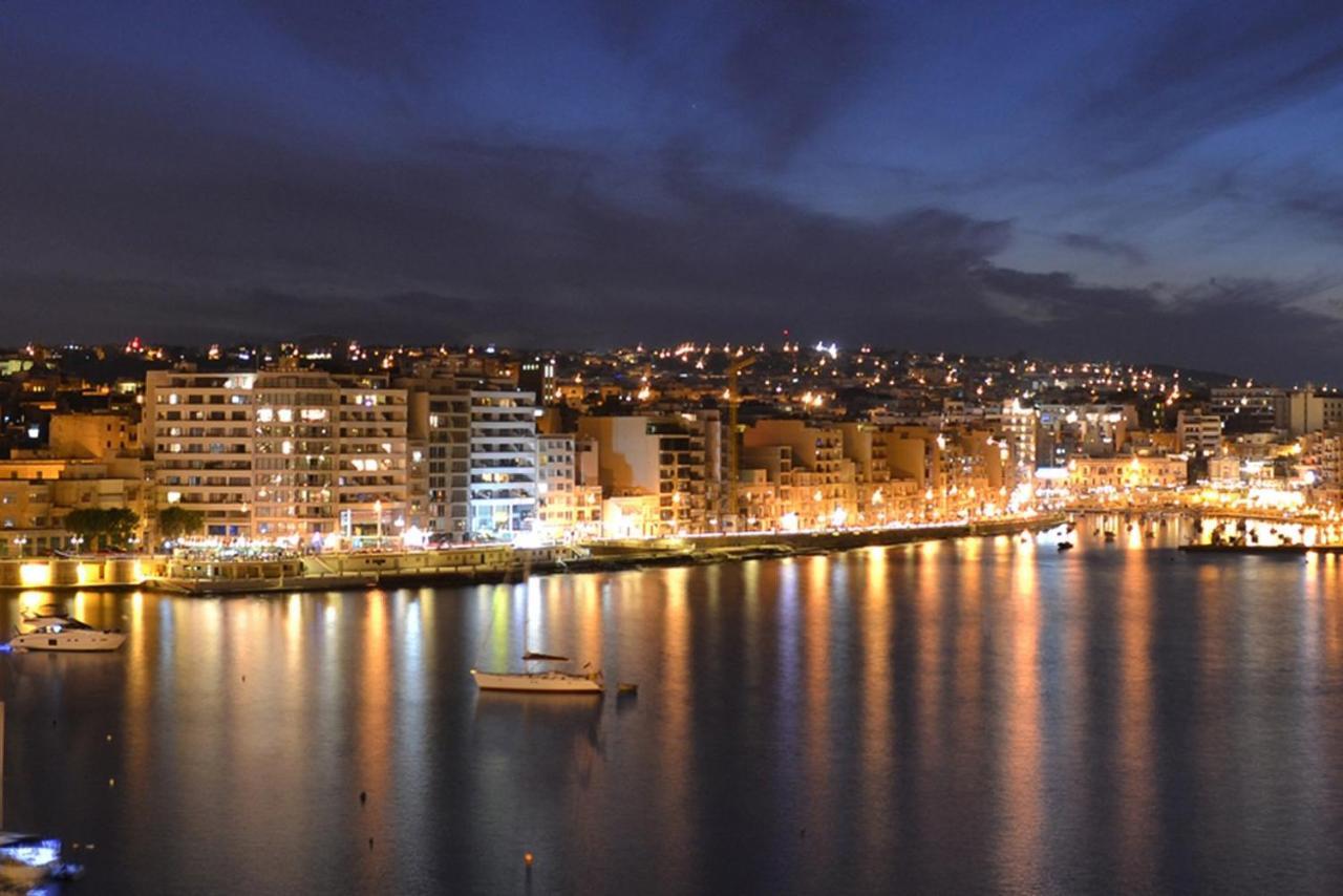 Super Luxury In Tigne Point, Amazing Sea Views Apartment Sliema